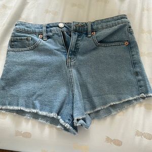 Wild Fable jean shorts size 00. Great condition.